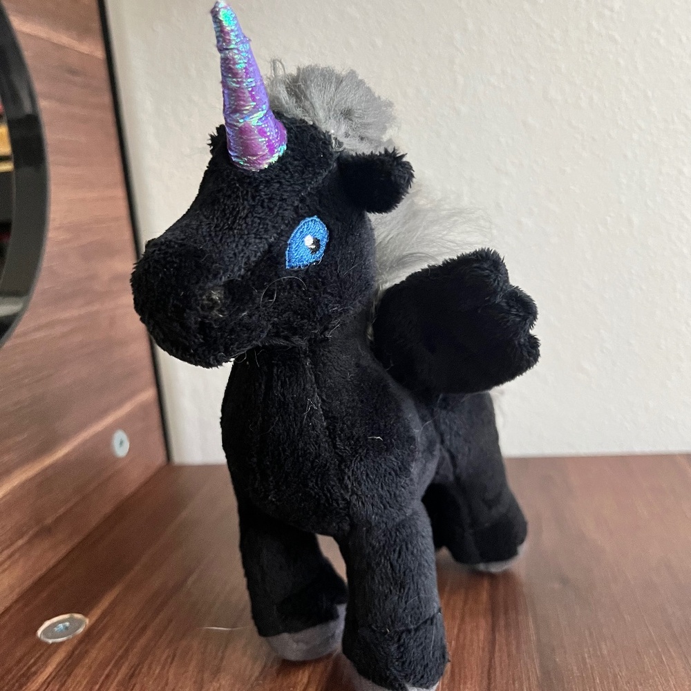 Shadow Uni Neopet